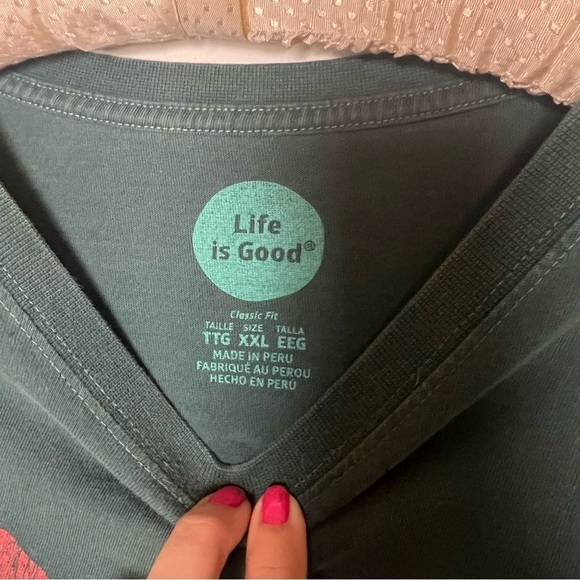 Life is good “be the person your dog thinks you are” shirt Men’s XXL - Picture 2 of 5